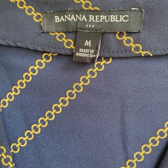 Banana Republic Women's Navy Blouse with gold chain print V-Neck Size Medium - Picture 6 of 6